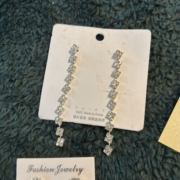 Elegant Silver Rhinestone Earring Set never worn - Picture 4 of 5